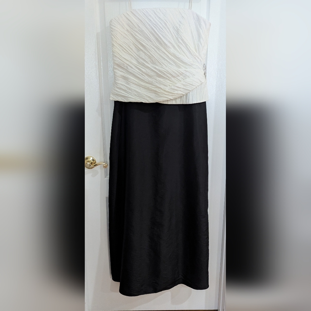 NWOT Cachet Black and White Formal Dress Size L